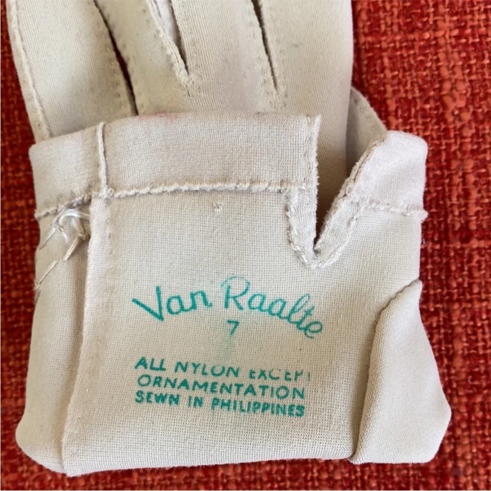 VTG 60’s Van Raalte Beige Nylon Hand sewn Bow Detail